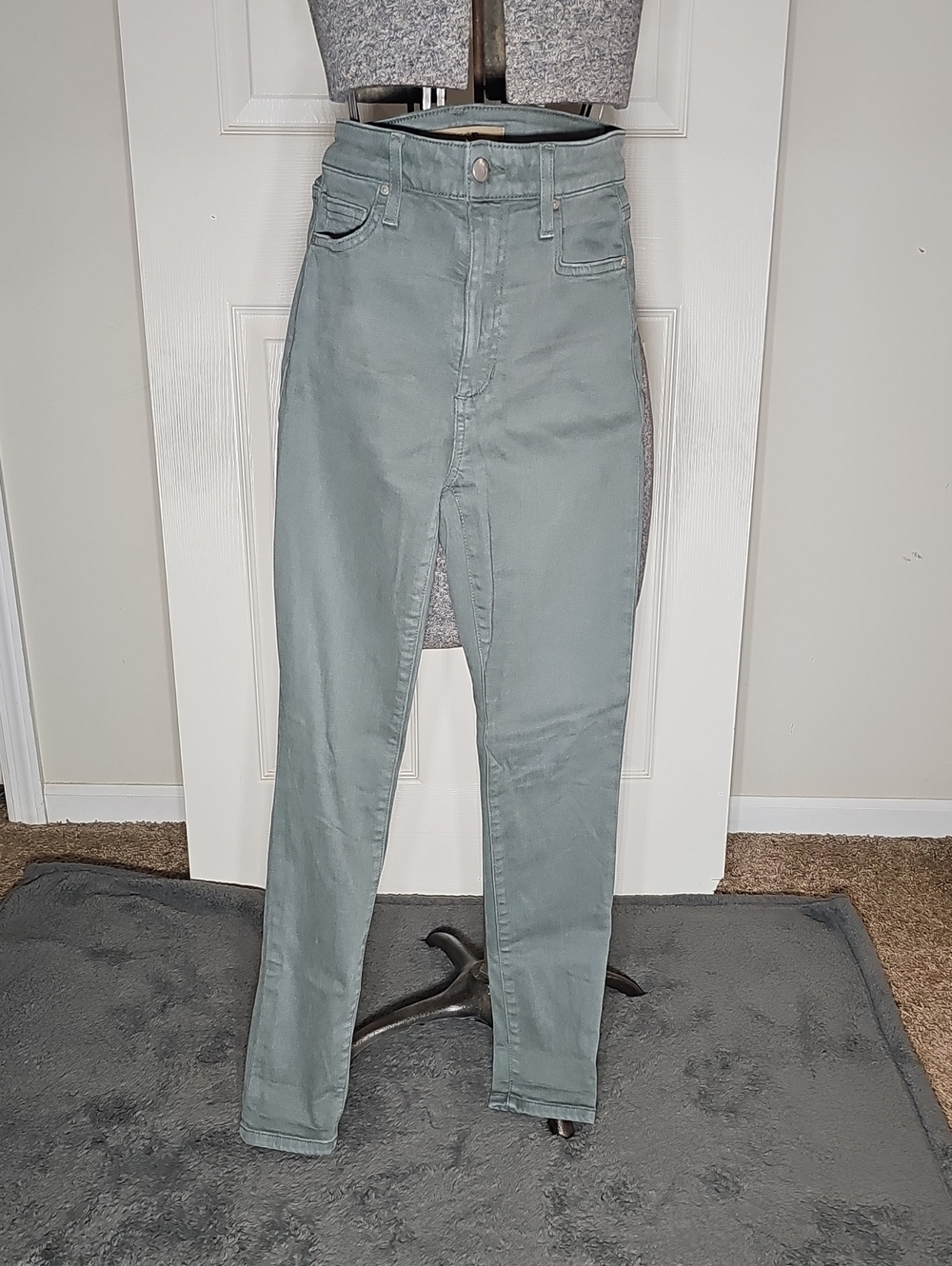 Joe’s Jeans Classic Fit Moss Green Ankle Jeans Size 26